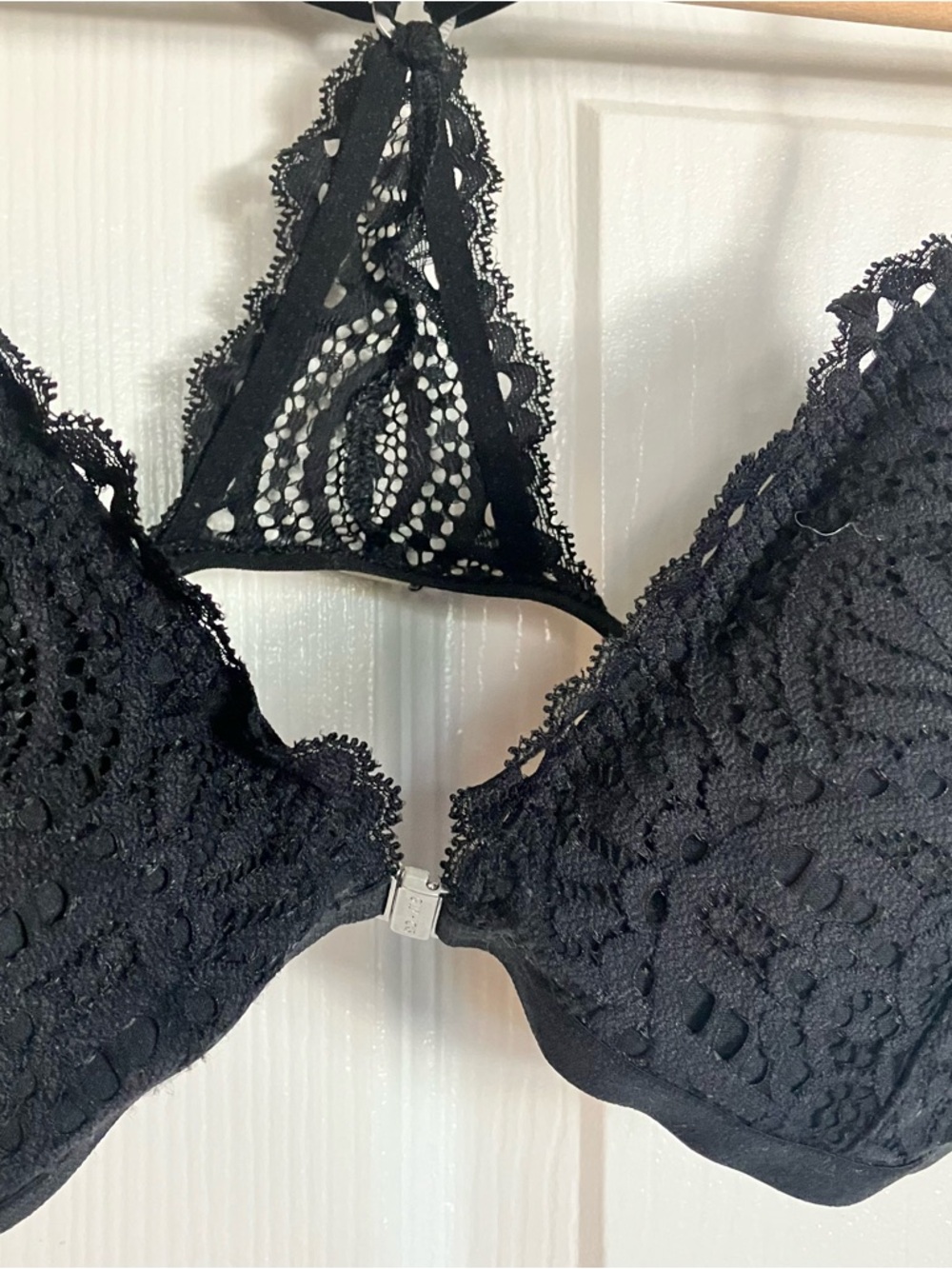 Gilly Hicks Black Lace Wireless Bralette with Racerback Detail - Picture 2 of 6